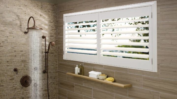 Hunter Douglas shutters in a bathroom near Galena, IL, and Dubuque, IA