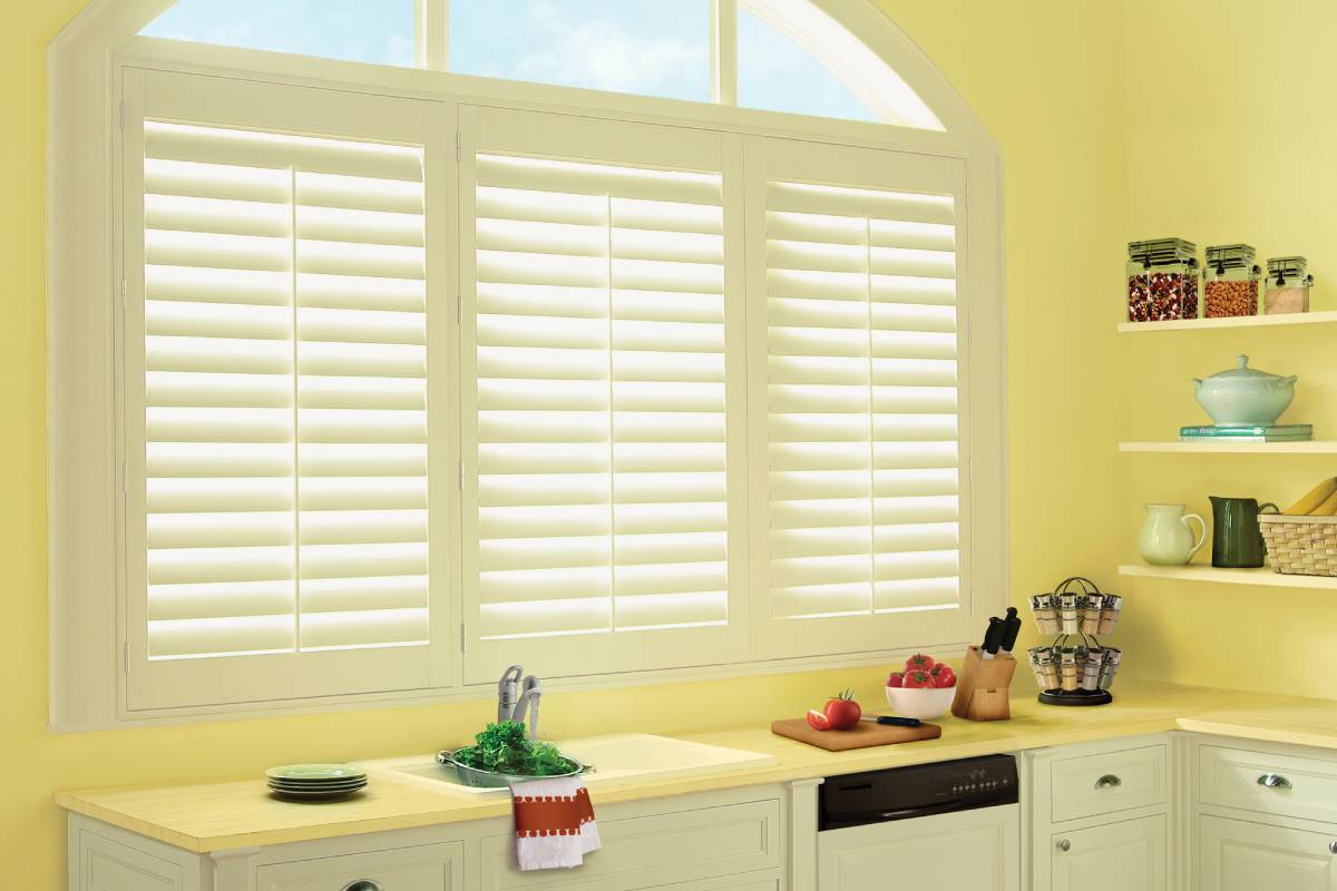 Hunter Douglas shutters in a kitchen near Galena, IL